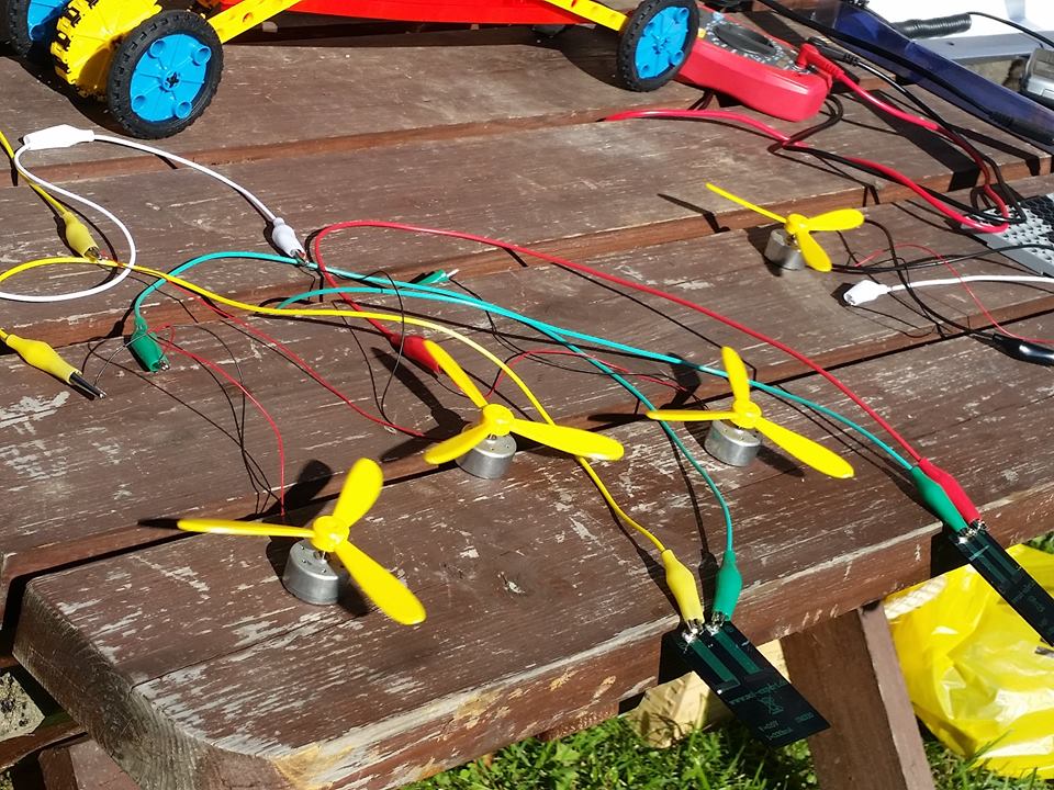 Õppeprogramm viiakse läbi taastuvenergial toimivas Metsamõisa talukompleksis, kus tutvustatakse taastuvenergia tootmisjaama.