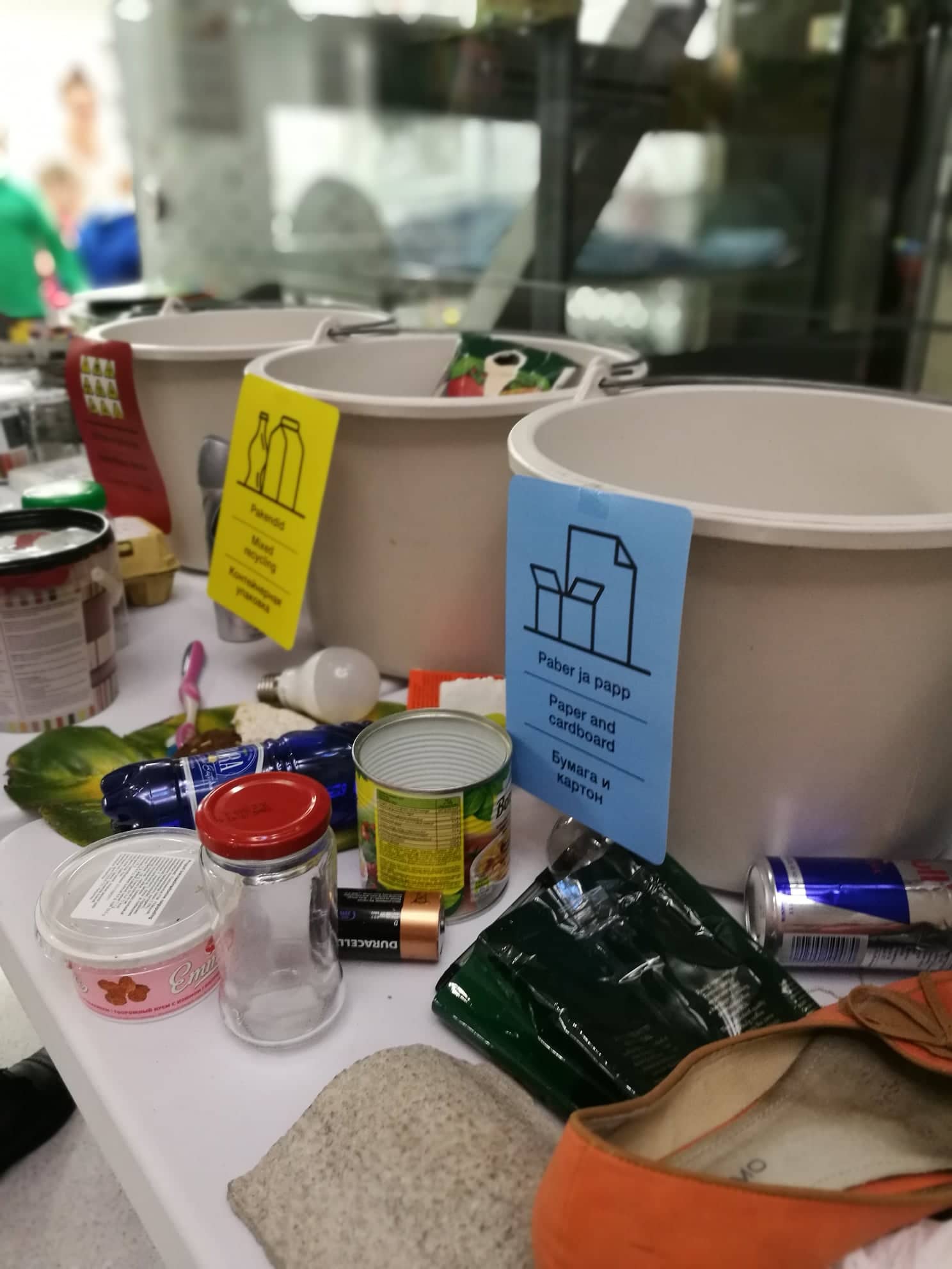 Sorteerimisämbrid pakenditega