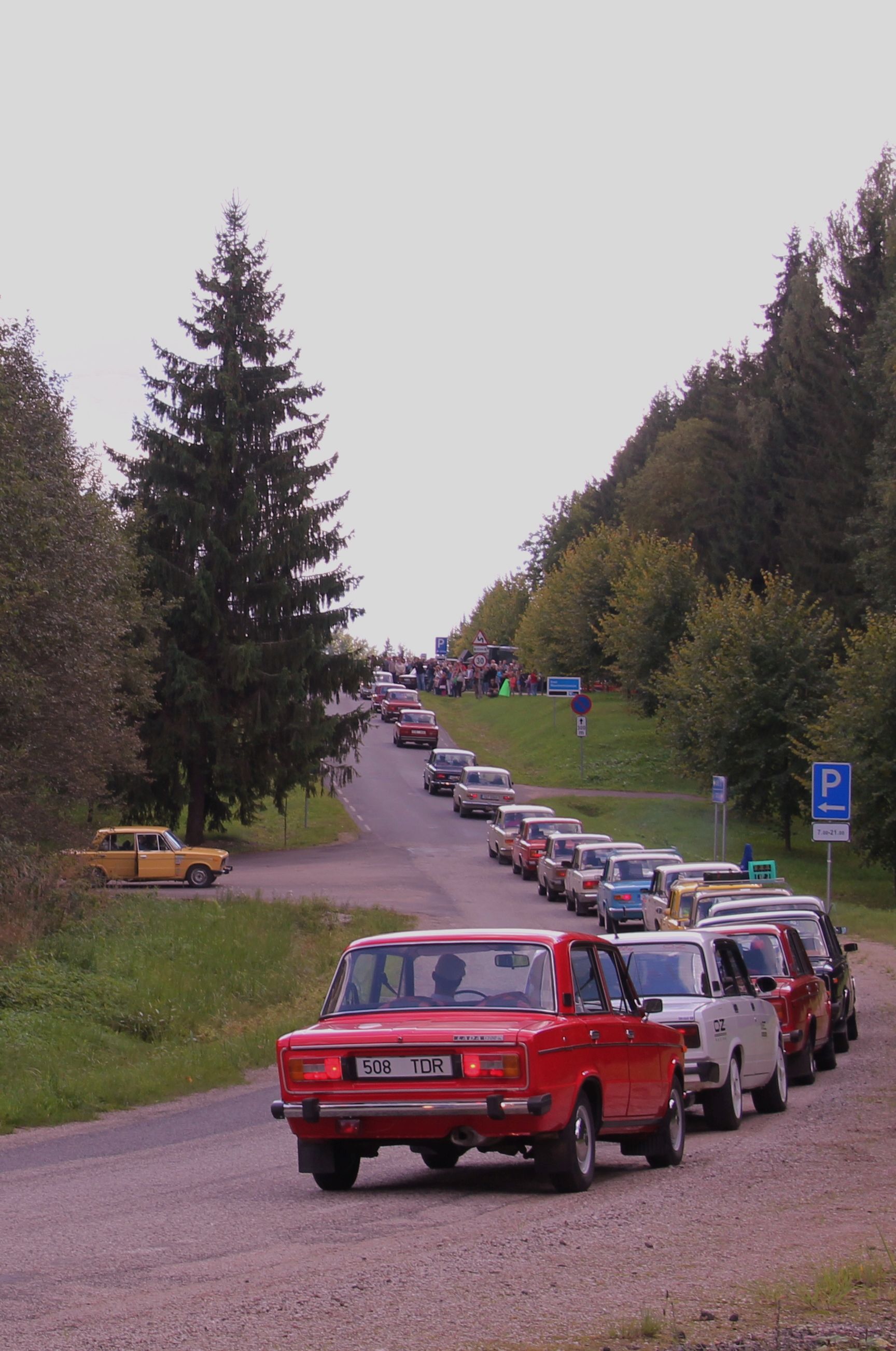 žigulide pikk rivi maanteel