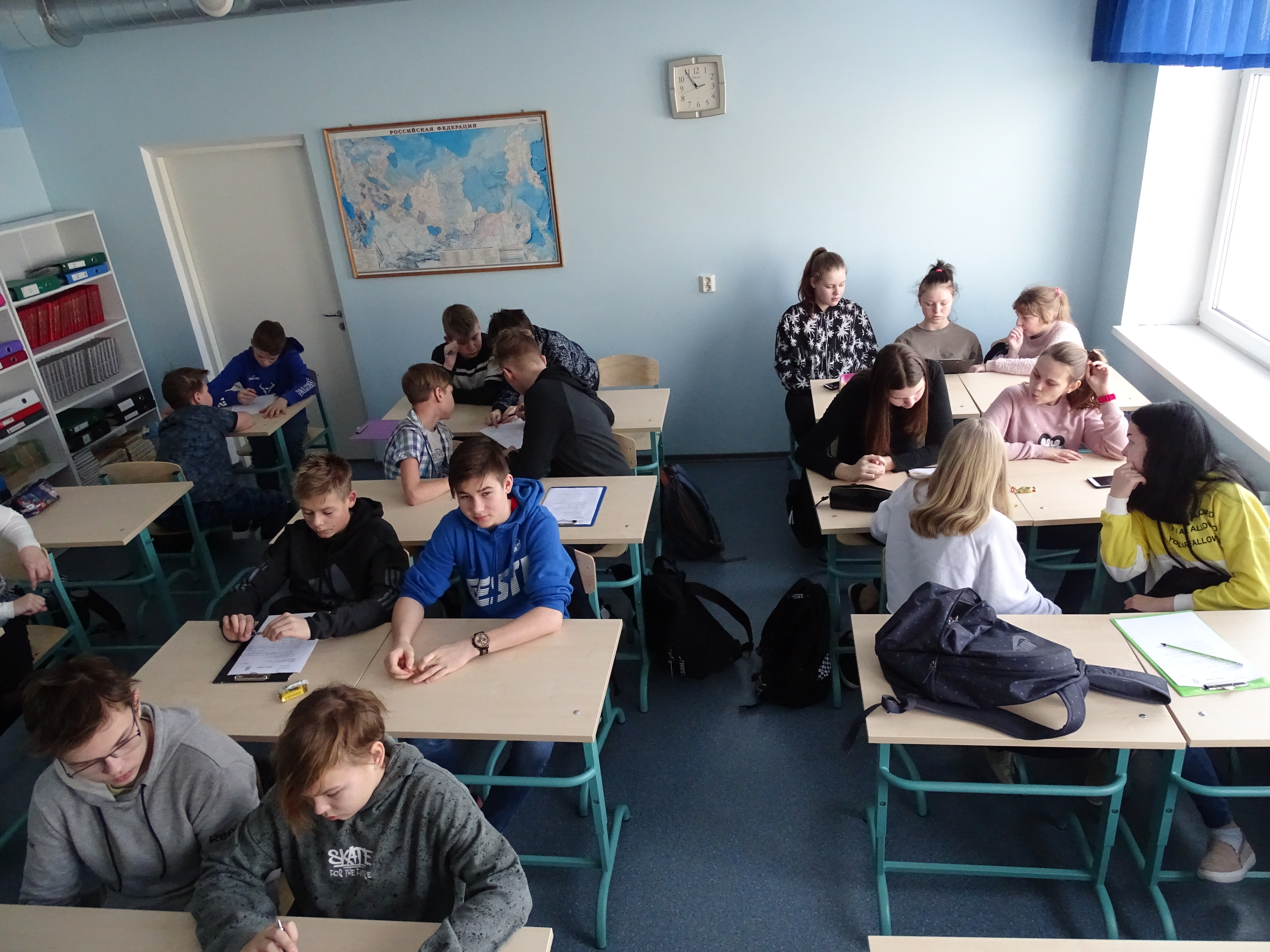 Õpilased grupitööd tegemas