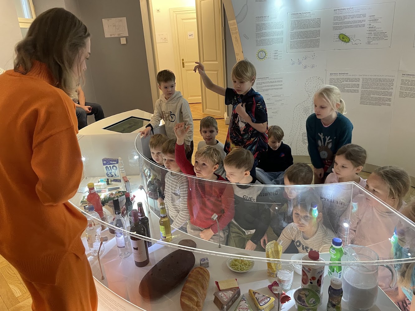 Õpilased muuseumitunnis. 