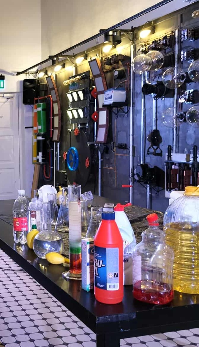 Kodukeemia selgitused teadusteatris